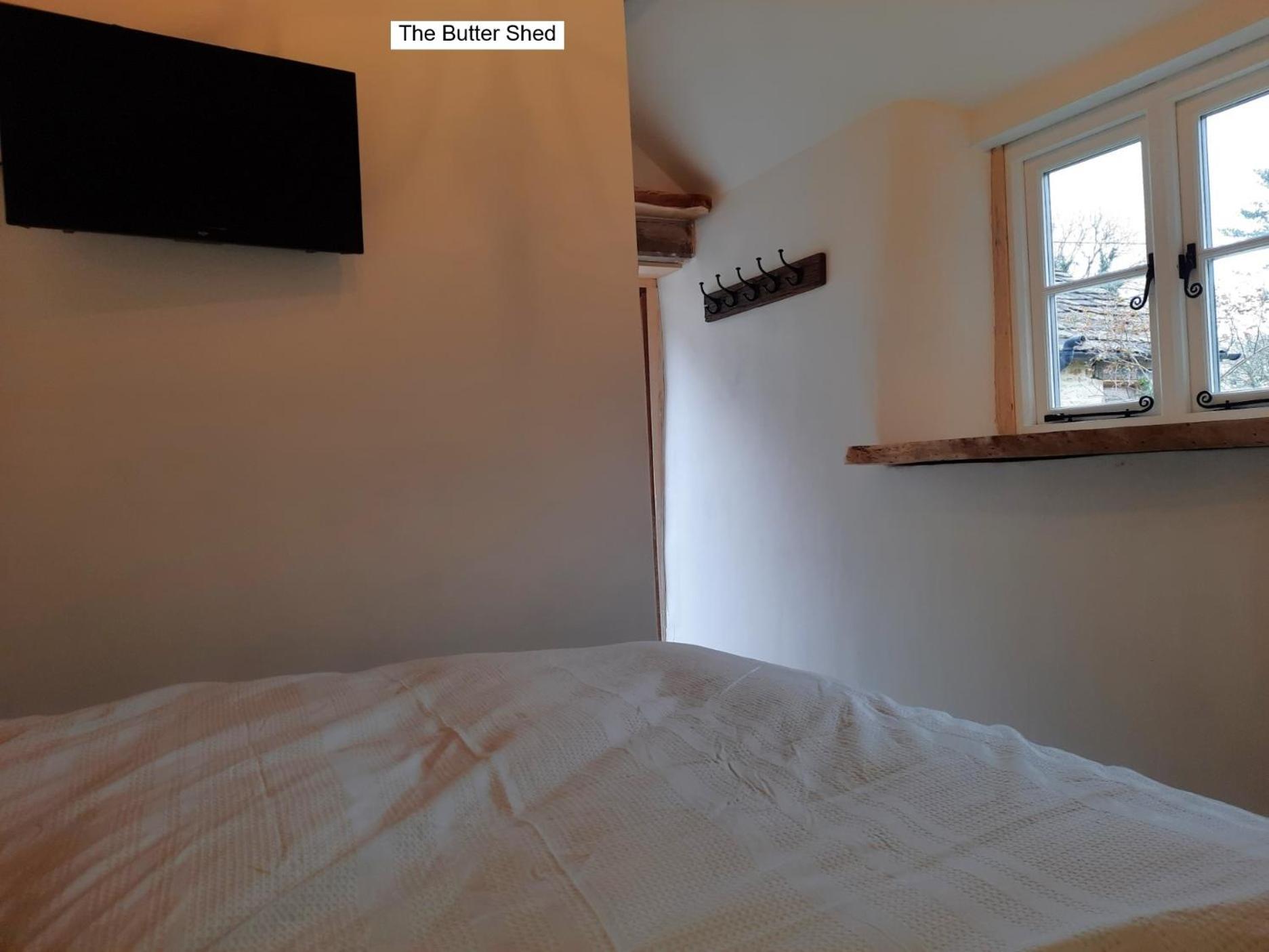 Cotswold Cottage Bed & Breakfast Luckington Exterior photo